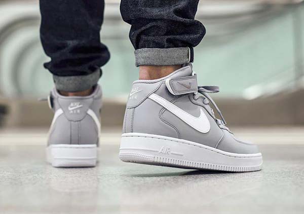 Модные серые кроссовки Nike 2017 серые кроссовки nike фото